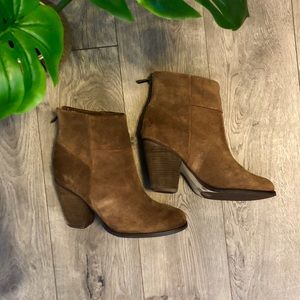 NWOT • Arturo Chiang • Ankle Booties • Suede Brown